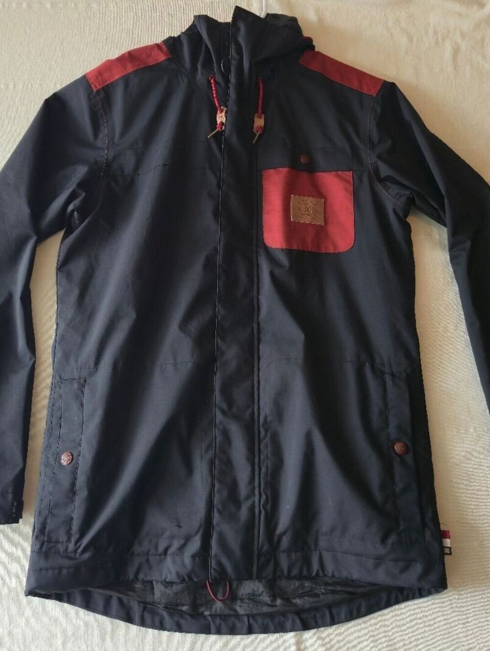 DC Shoe Co. 10k Snowboarding Waterproof Black and Red Hooded Jacket Size Small